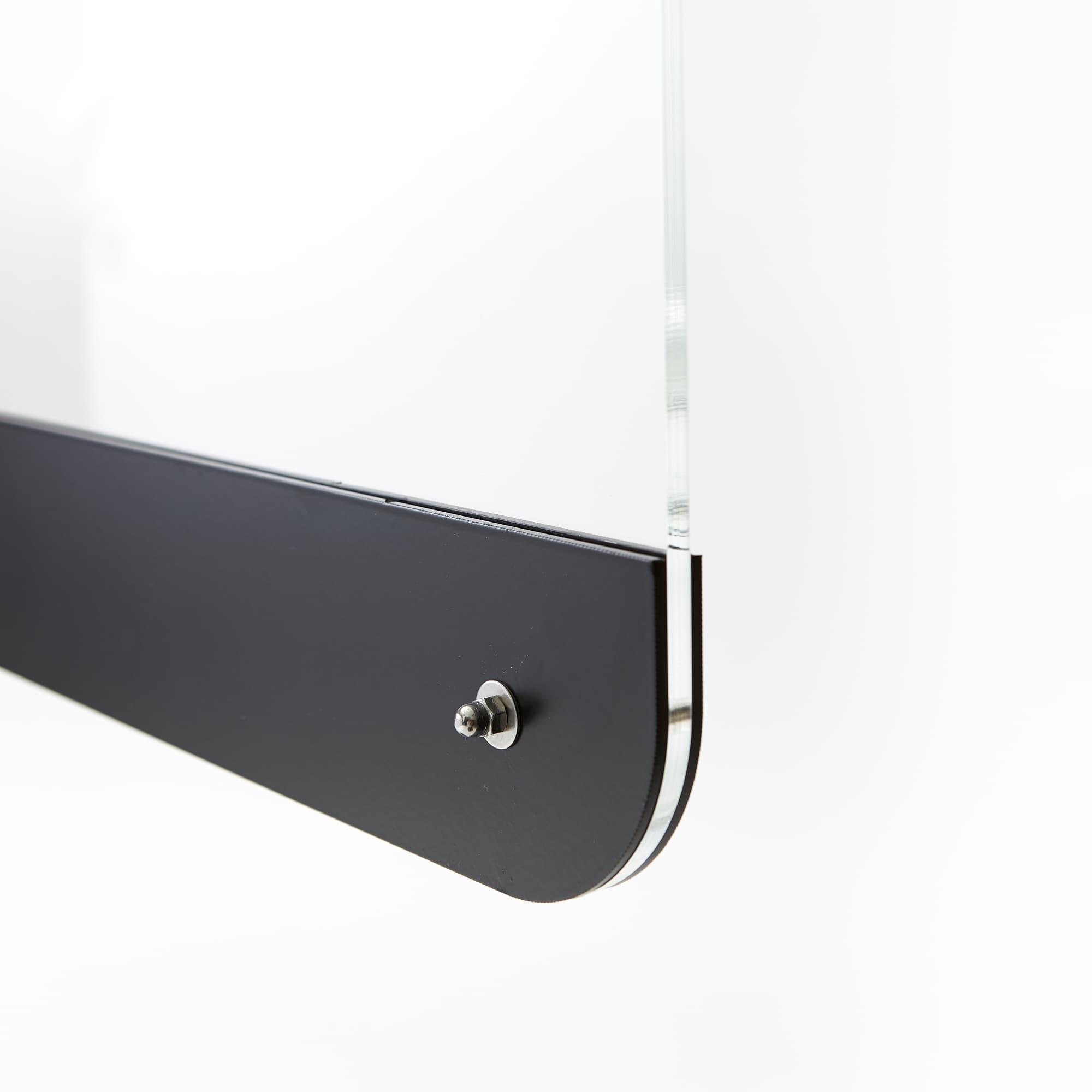 Bevestiging plexiglas scherm op voet