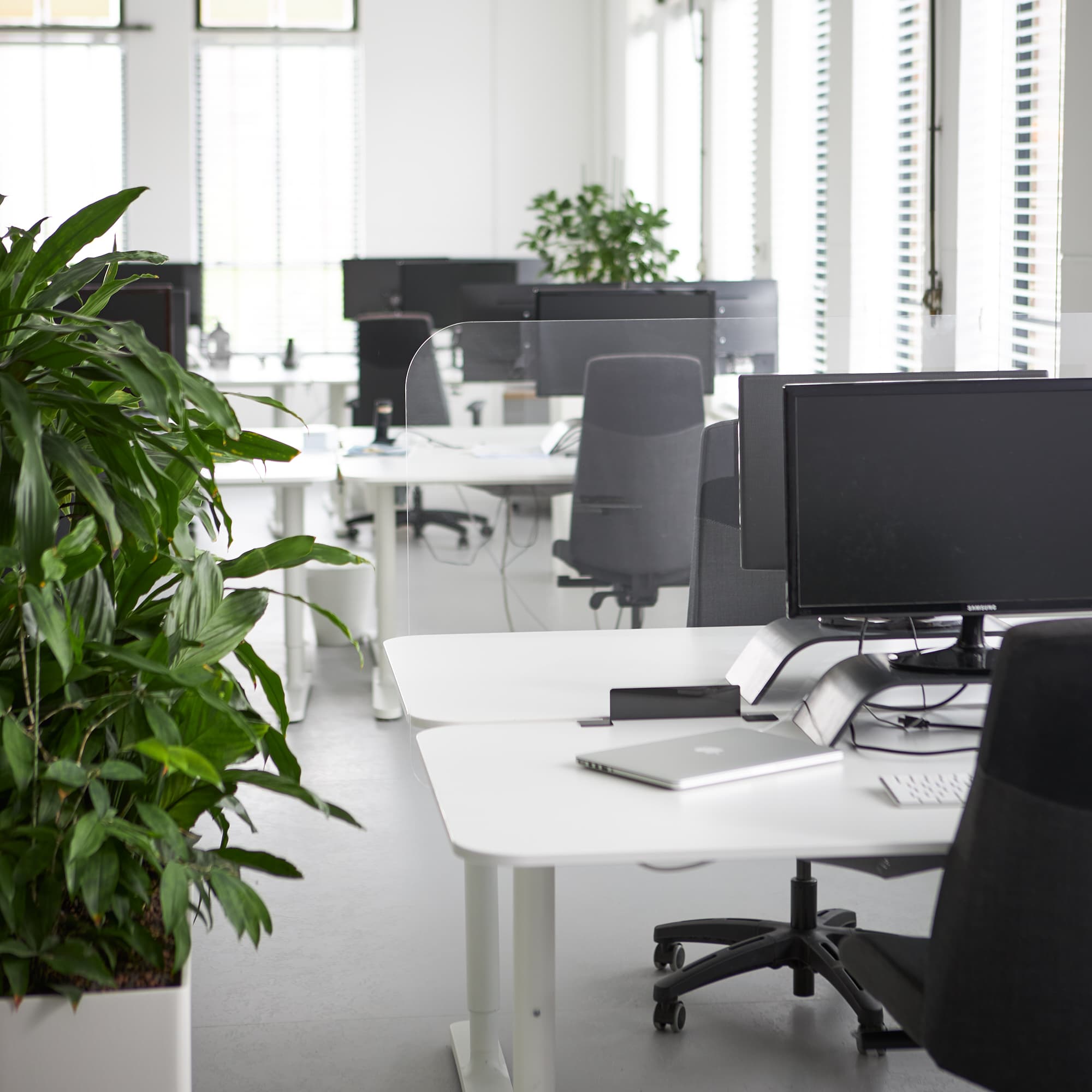Grote plexiglas bureau-afscheiding