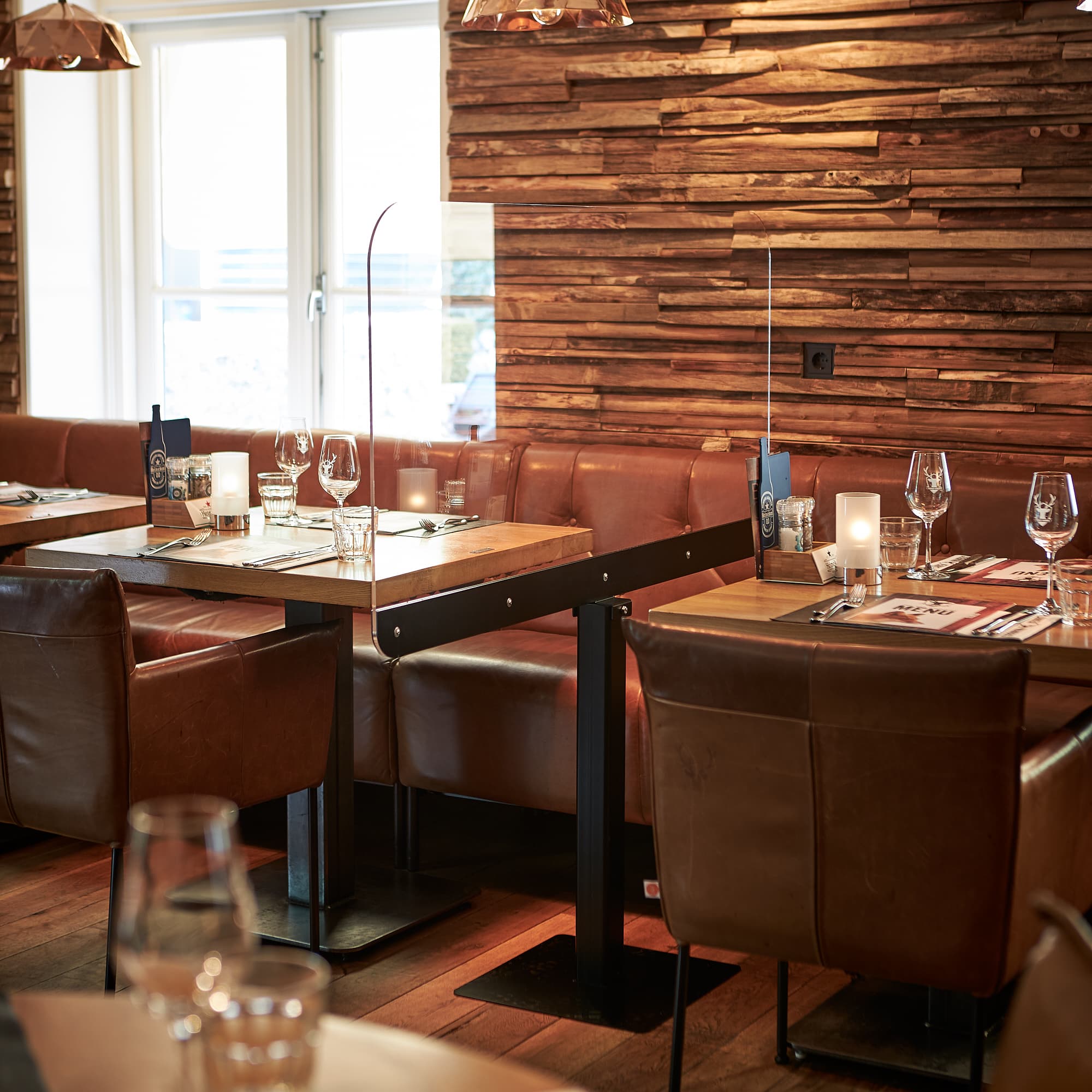 Plexiglas scherm op voet voor horeca