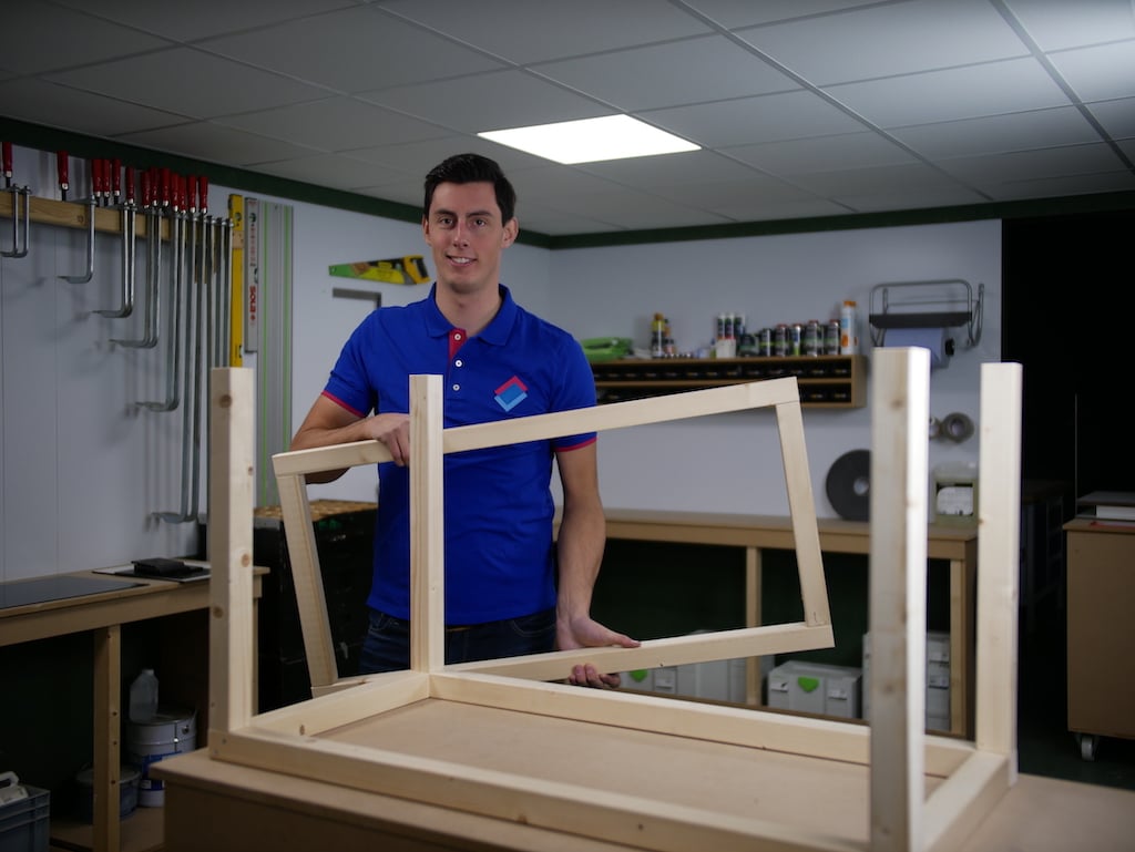Speelgoedkist voor buiten HPL frame in elkaar zetten