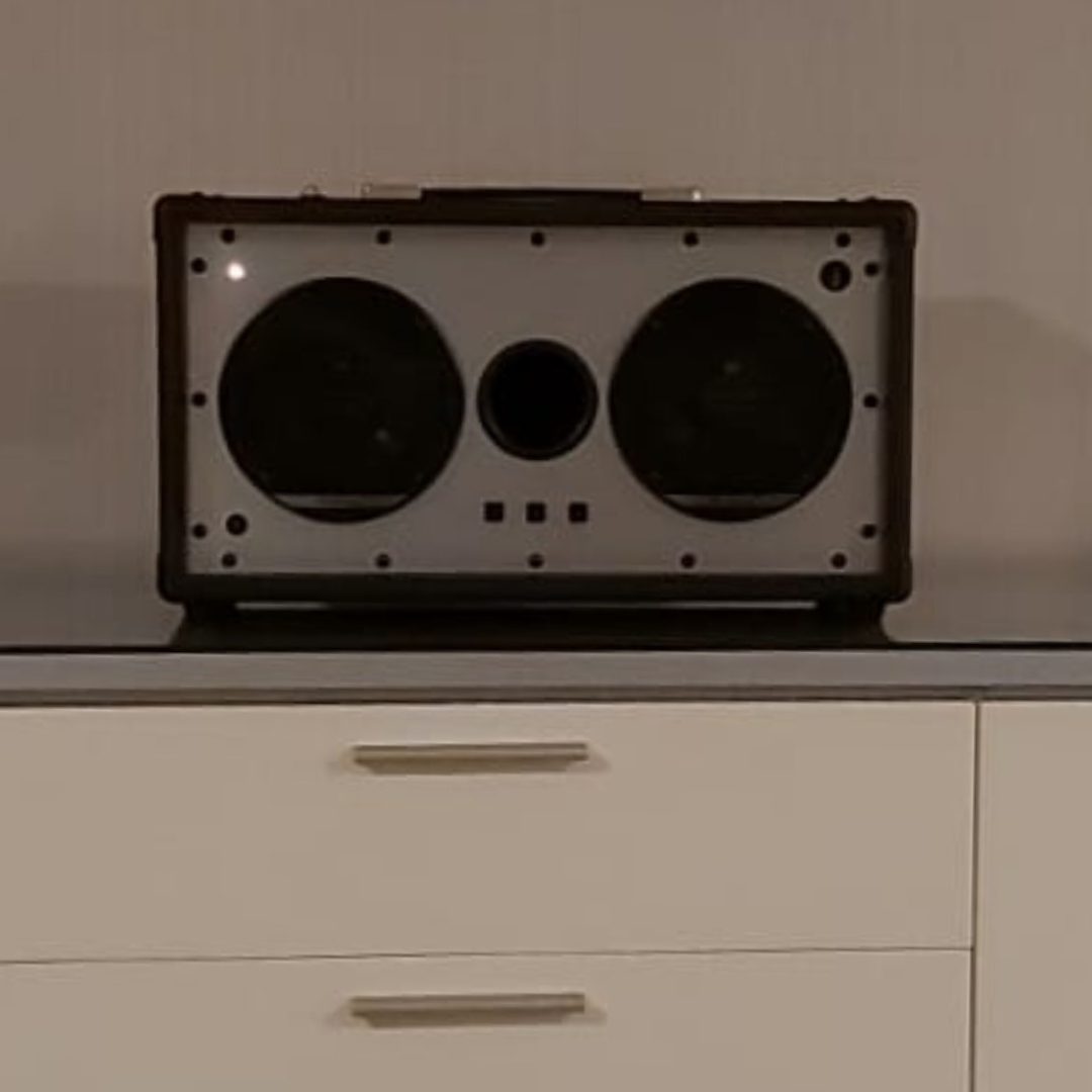Retro bluetooth speaker