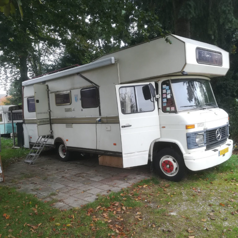 Camperwand vervangen met wit Alupanel Klus Awards