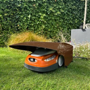 Robotgrasmaaier-garage bruin