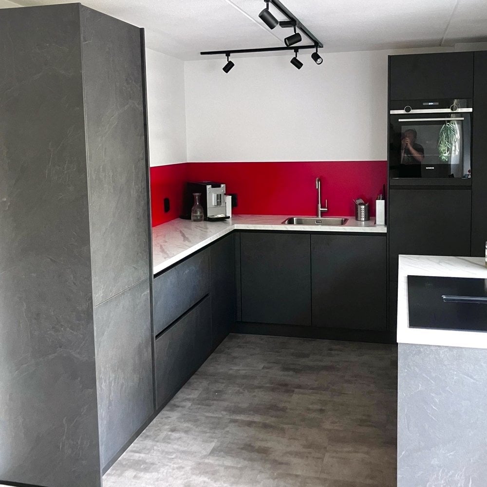 Keukenachterwand rood
