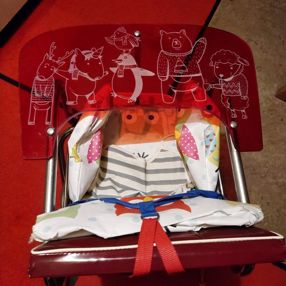 Nieuw tafelblad voor kinderstoel met plexiglas plaat